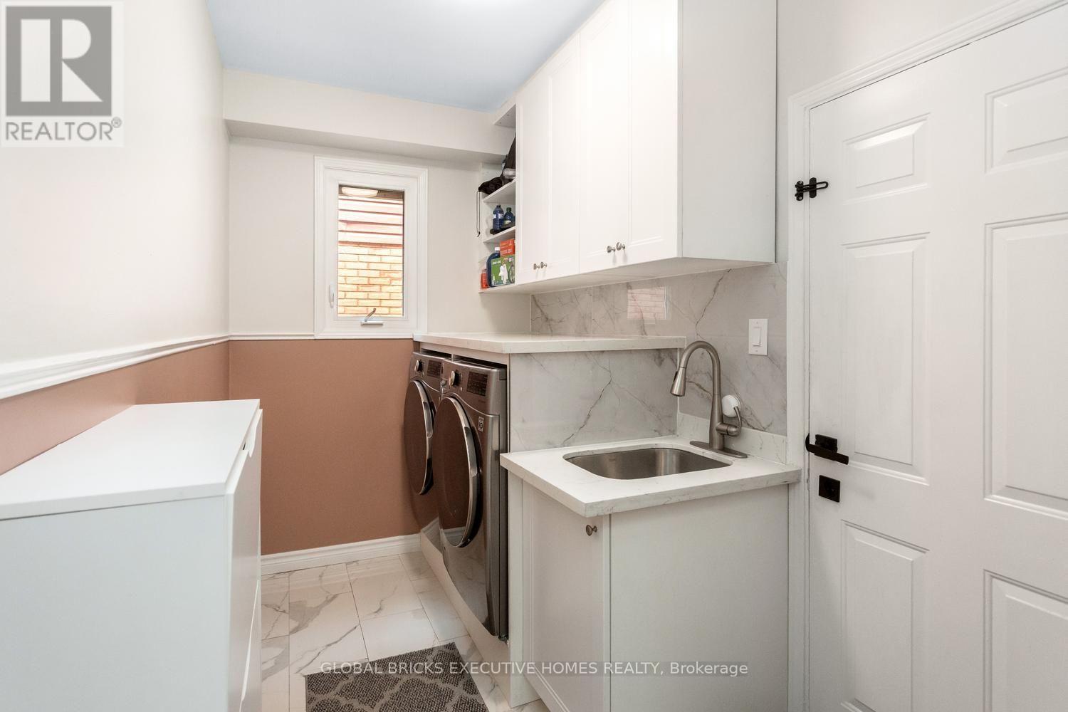 Upper - 5952 Grossbeak Drive, Mississauga, Ontario  L5N 6B3 - Photo 26 - W13736228