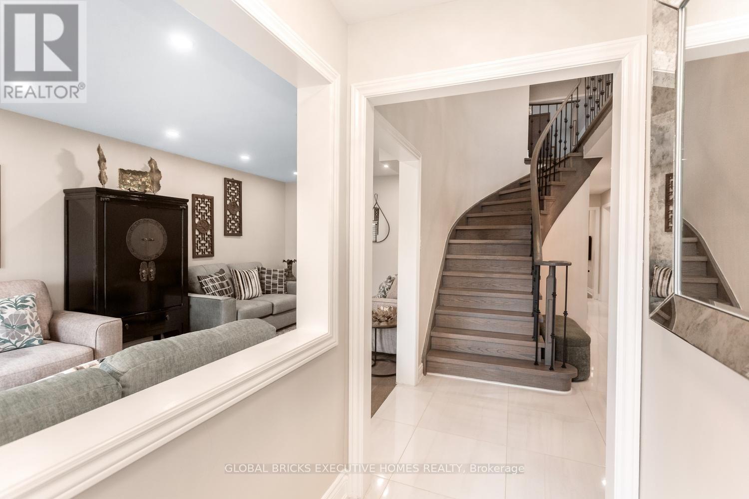 Upper - 5952 Grossbeak Drive, Mississauga, Ontario  L5N 6B3 - Photo 6 - W13736228