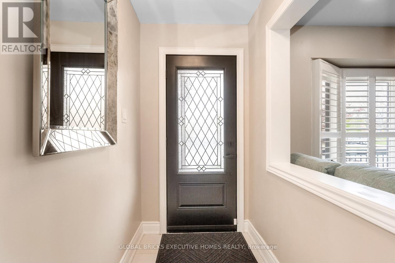 Upper - 5952 Grossbeak Drive, Mississauga, Ontario  L5N 6B3 - Photo 4 - W13736228