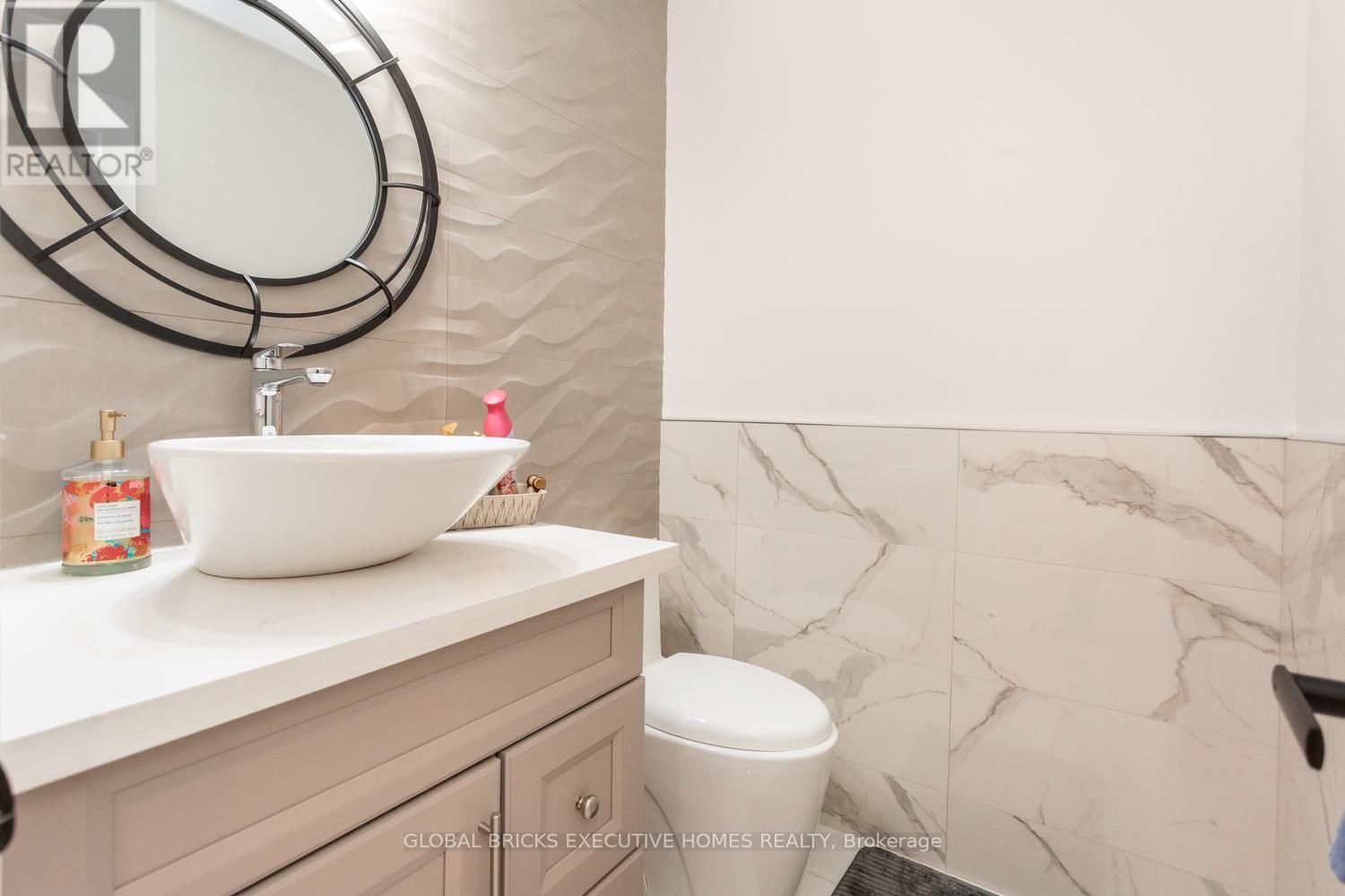 Upper - 5952 Grossbeak Drive, Mississauga, Ontario  L5N 6B3 - Photo 25 - W13736228