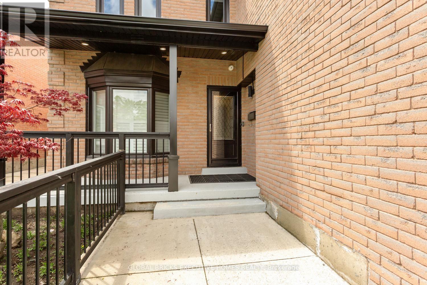 Upper - 5952 Grossbeak Drive, Mississauga, Ontario  L5N 6B3 - Photo 3 - W13736228