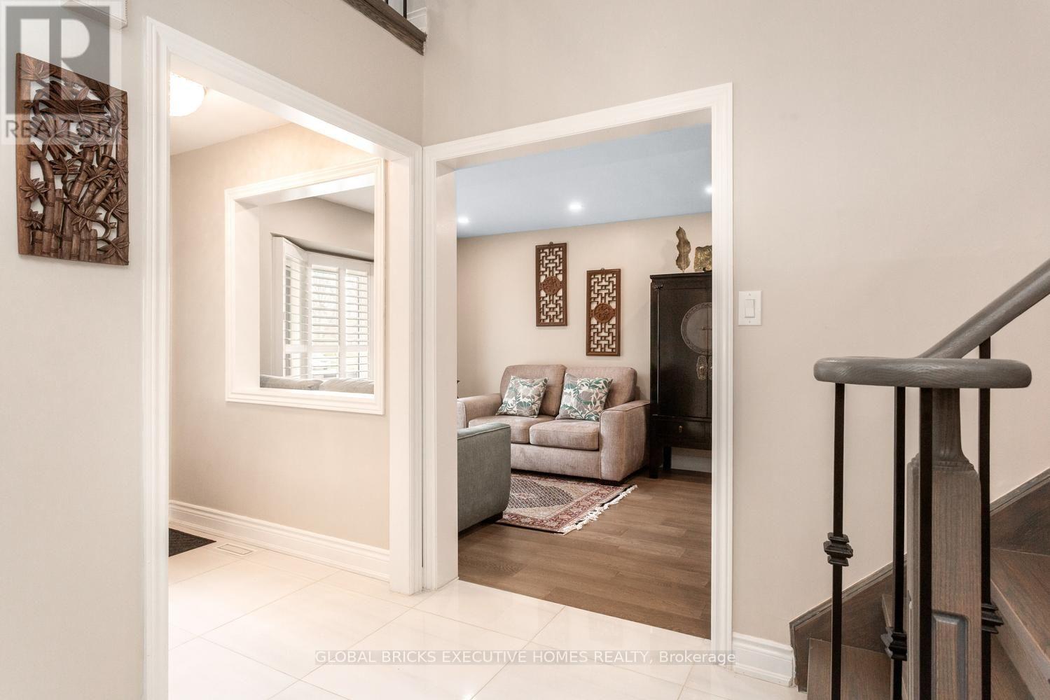 Upper - 5952 Grossbeak Drive, Mississauga, Ontario  L5N 6B3 - Photo 7 - W13736228