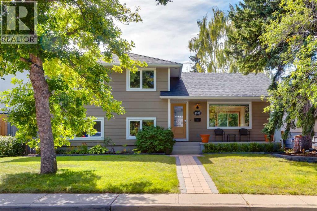 2547 Chicoutimi Drive NW, Calgary, Alberta  T2L 0W4 - Photo 1 - A2341096