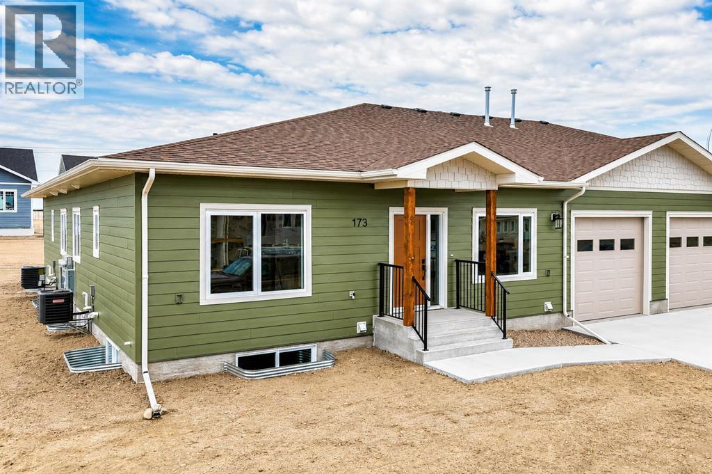 240 Parkview Lane W, Bow Island, Alberta  T0K 0G0 - Photo 2 - A2300141