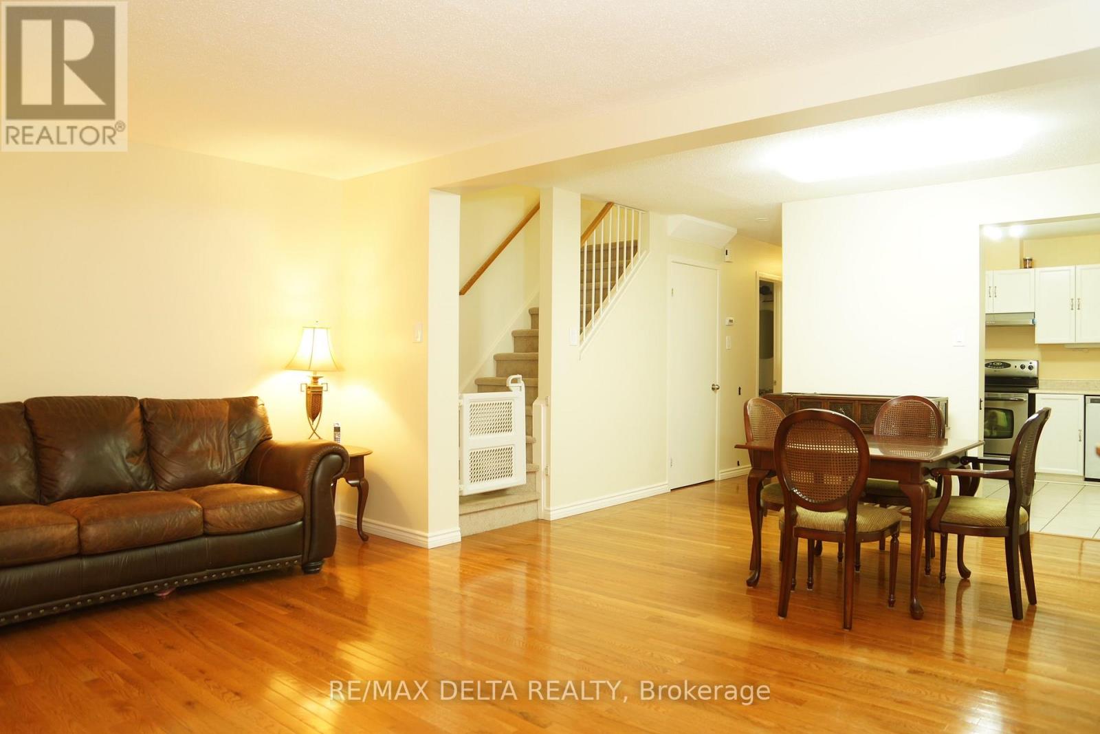 341 Kennedy Lane E, Ottawa, Ontario  K1E 3P3 - Photo 2 - X13737742