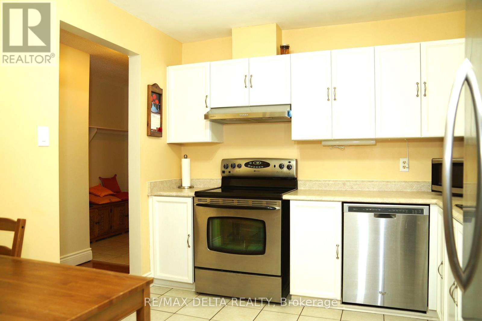 341 Kennedy Lane E, Ottawa, Ontario  K1E 3P3 - Photo 4 - X13737742