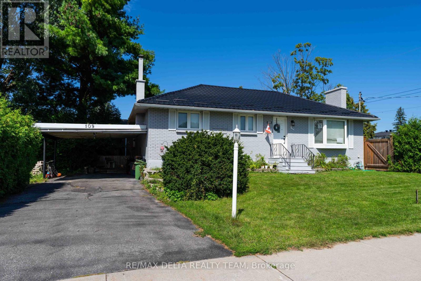 109 Meadowlands Drive W, Ottawa, Ontario  K2G 2S1 - Photo 2 - X13737758