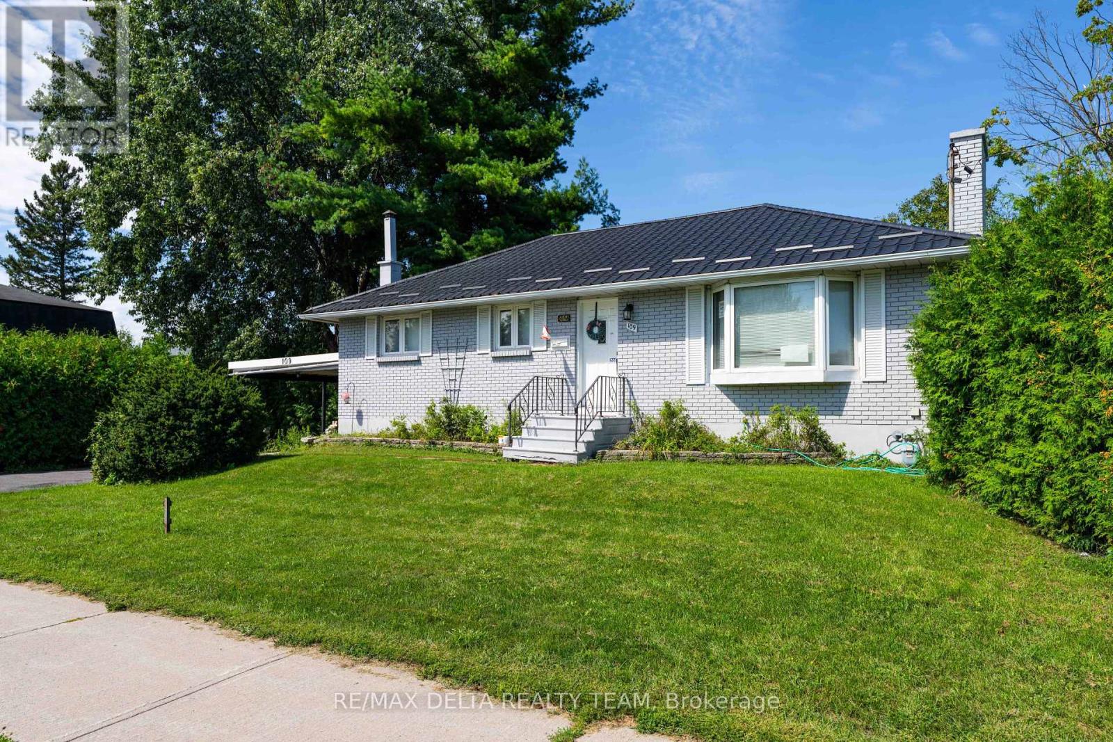 109 Meadowlands Drive W, Ottawa, Ontario  K2G 2S1 - Photo 4 - X13737758