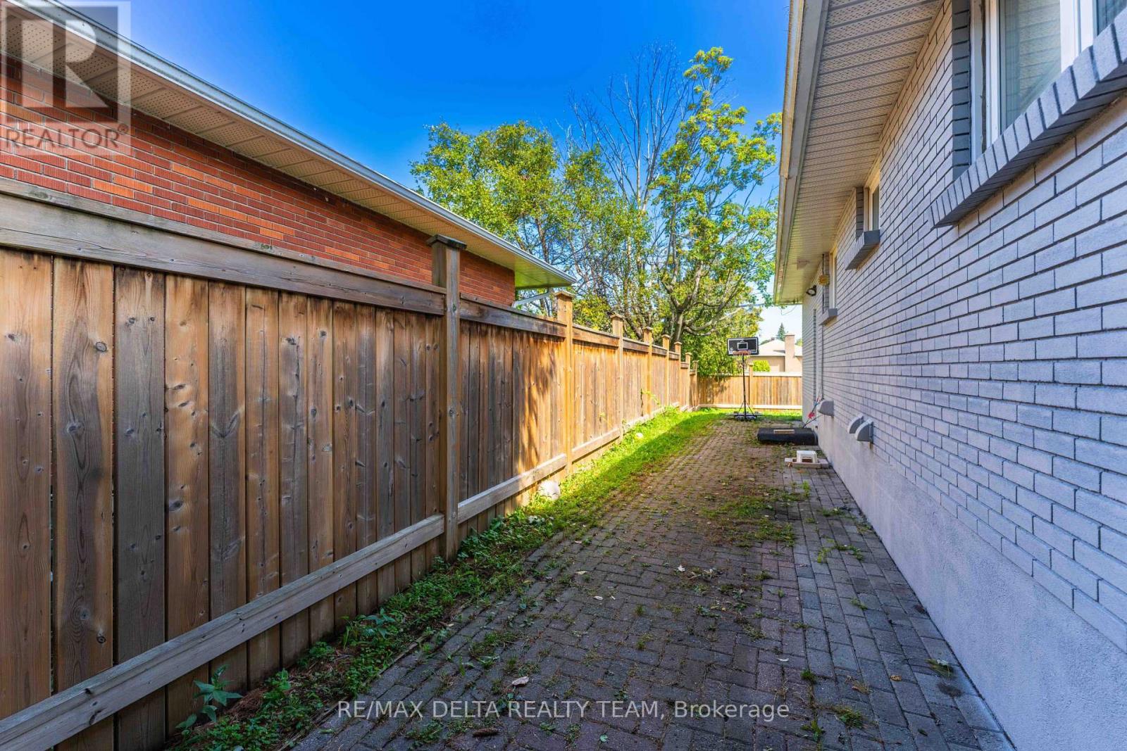 109 Meadowlands Drive W, Ottawa, Ontario  K2G 2S1 - Photo 9 - X13737758