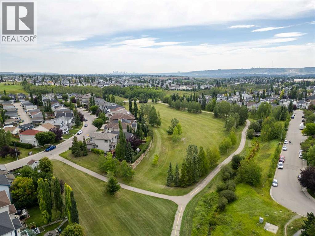 170 Tusslewood Drive NW, Calgary, Alberta  T3L 2N1 - Photo 2 - A2340971