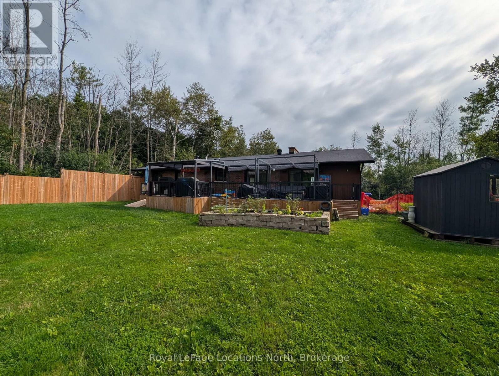 252 Lyons Court, Wasaga Beach, Ontario L9Z 1V1 - Photo 4 - S13697442