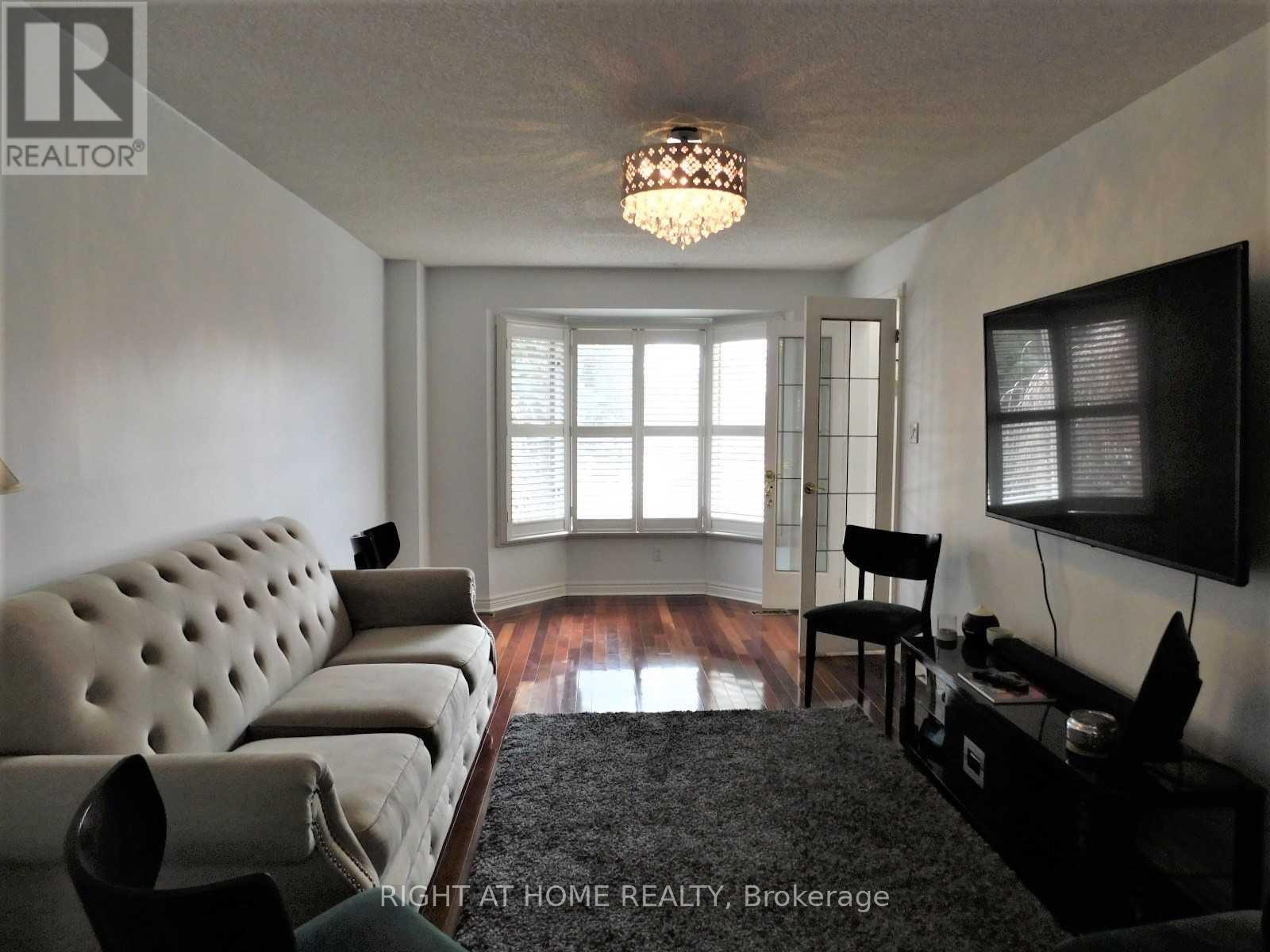128 William Stephenson Drive, Whitby, Ontario  L1N 8V1 - Photo 6 - E13737692