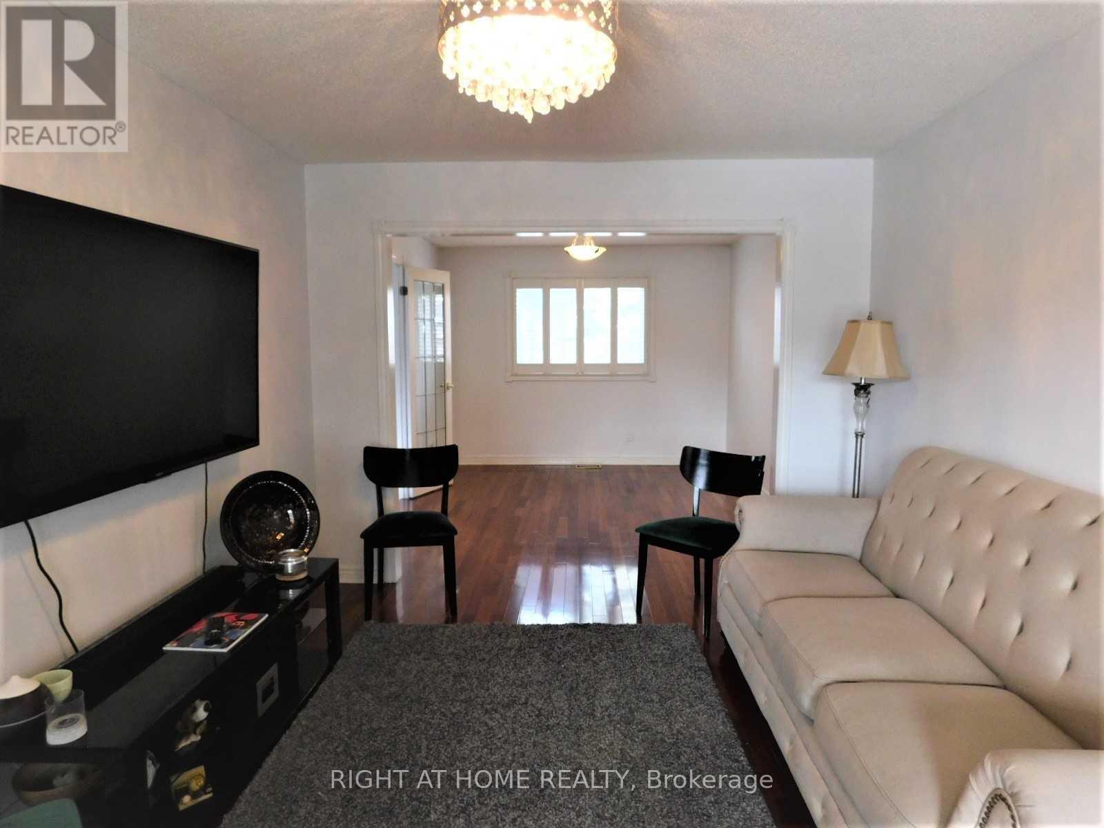 128 William Stephenson Drive, Whitby, Ontario  L1N 8V1 - Photo 7 - E13737692