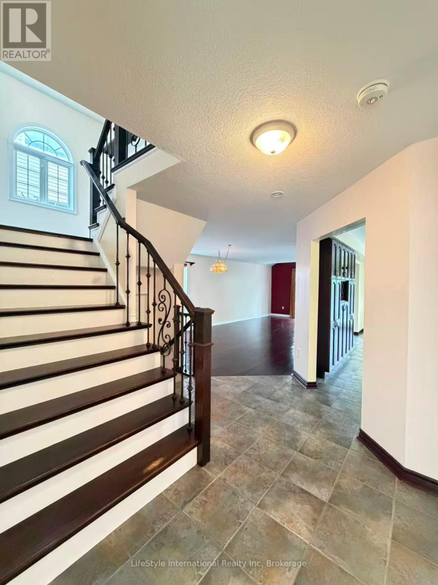 Main Unit - 16 Lynch Circle, Guelph (Pineridge/westminster Woods), Ontario  N1L 1R5 - Photo 4 - X13737694