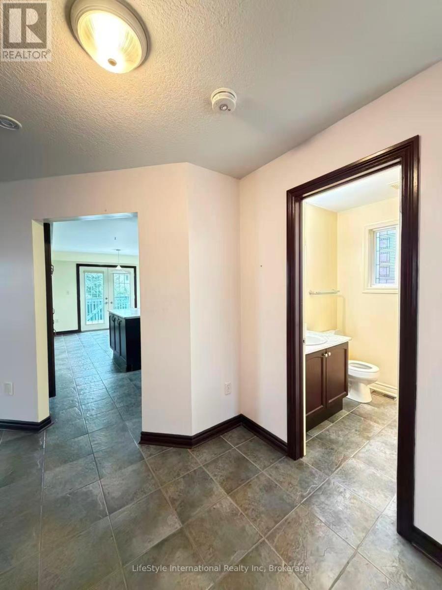Main Unit - 16 Lynch Circle, Guelph (Pineridge/westminster Woods), Ontario  N1L 1R5 - Photo 5 - X13737694