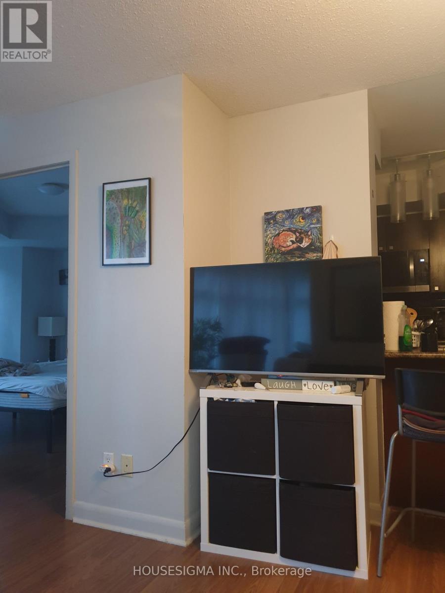 1010 - 200 Victoria Street, Toronto, Ontario  M5B 1V8 - Photo 2 - C13724908