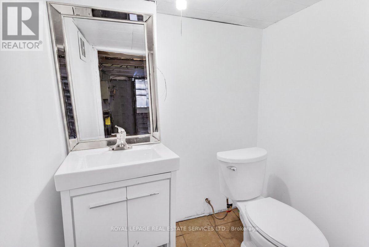 1366 Queen Street W, Toronto, Ontario  M6K 1L7 - Photo 11 - W13737672
