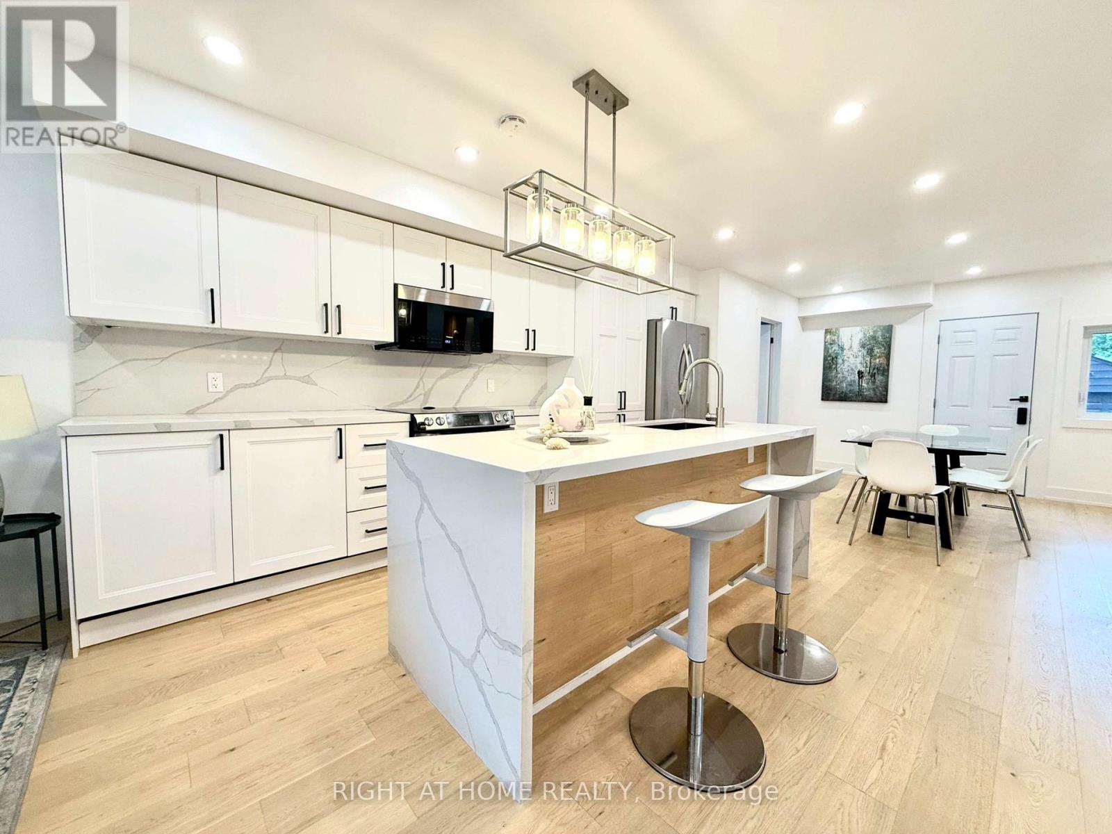 28 Pendeen Avenue, Toronto, Ontario  M6N 2P3 - Photo 8 - W13737680