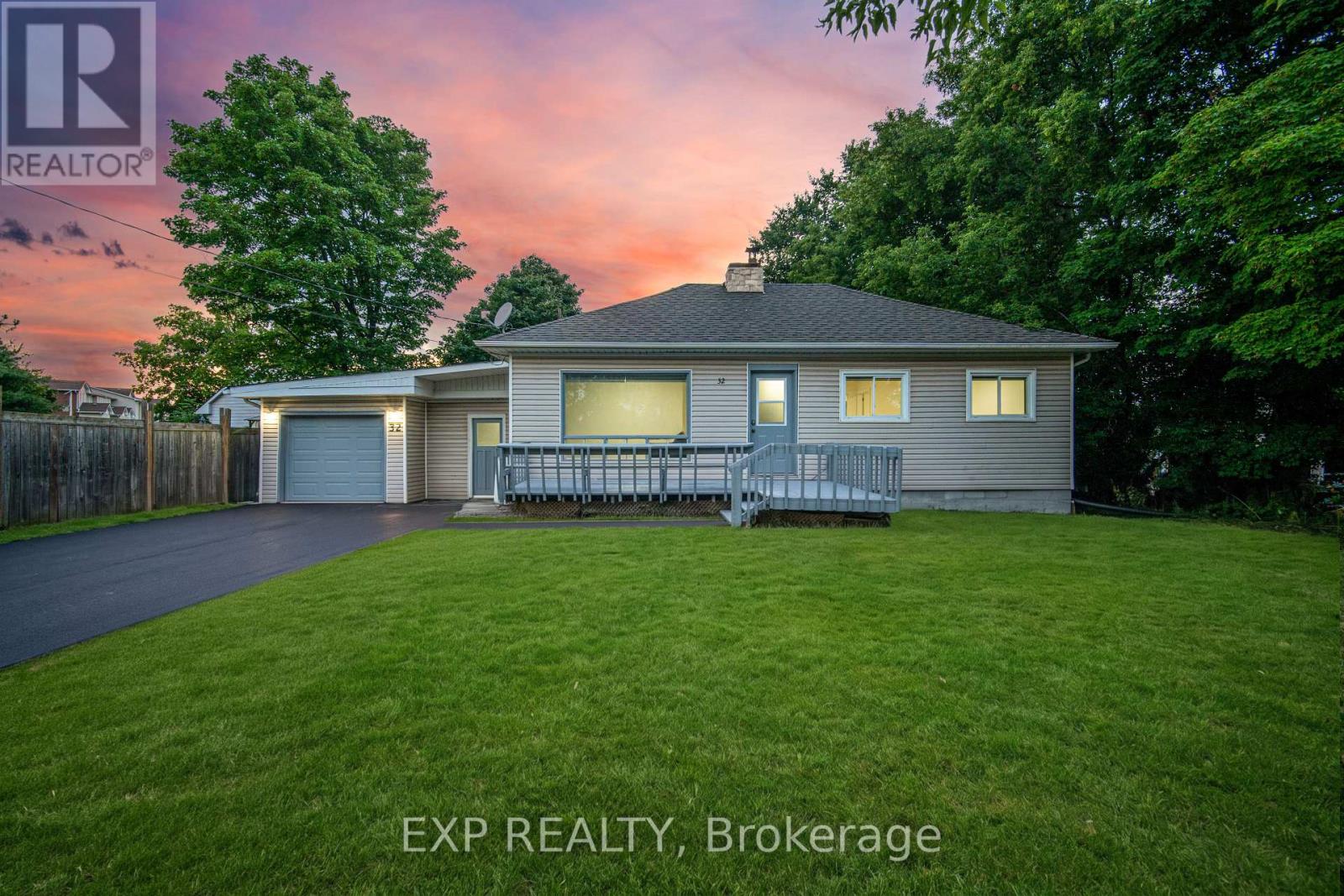 32 Maple Avenue E, Halton Hills, Ontario  L7G 5M2 - Photo 1 - W13737710