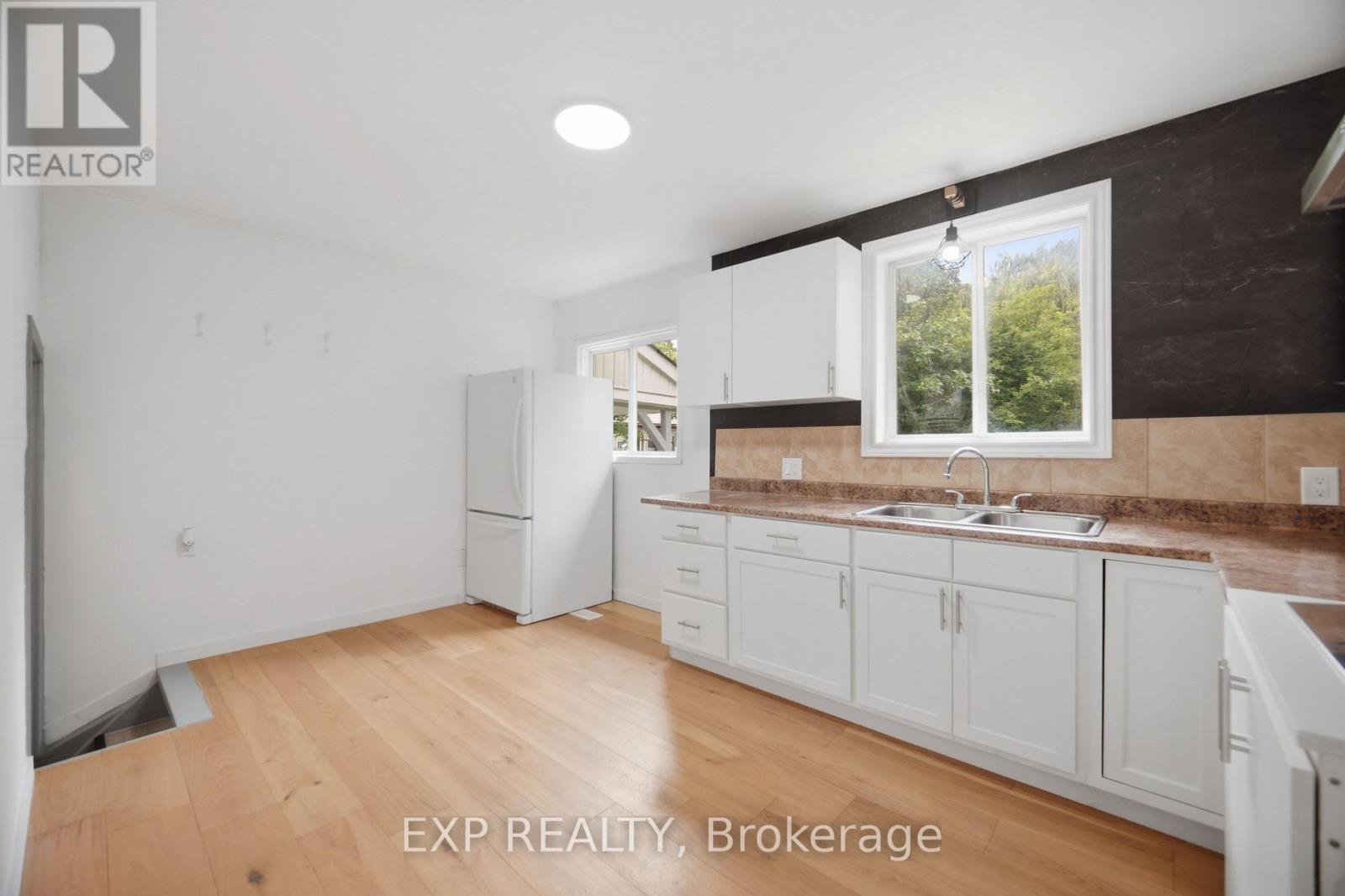 32 Maple Avenue E, Halton Hills, Ontario  L7G 5M2 - Photo 12 - W13737710