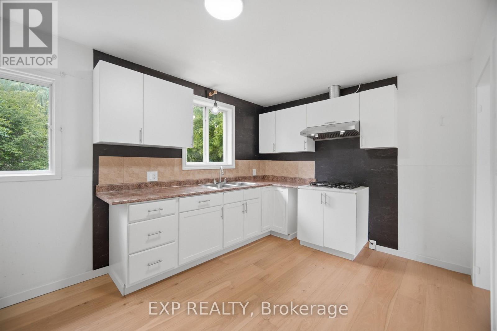 32 Maple Avenue E, Halton Hills, Ontario  L7G 5M2 - Photo 13 - W13737710