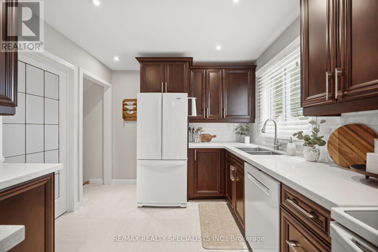 6851 Avila Road, Mississauga, Ontario  L5N 1R9 - Photo 10 - W13737732