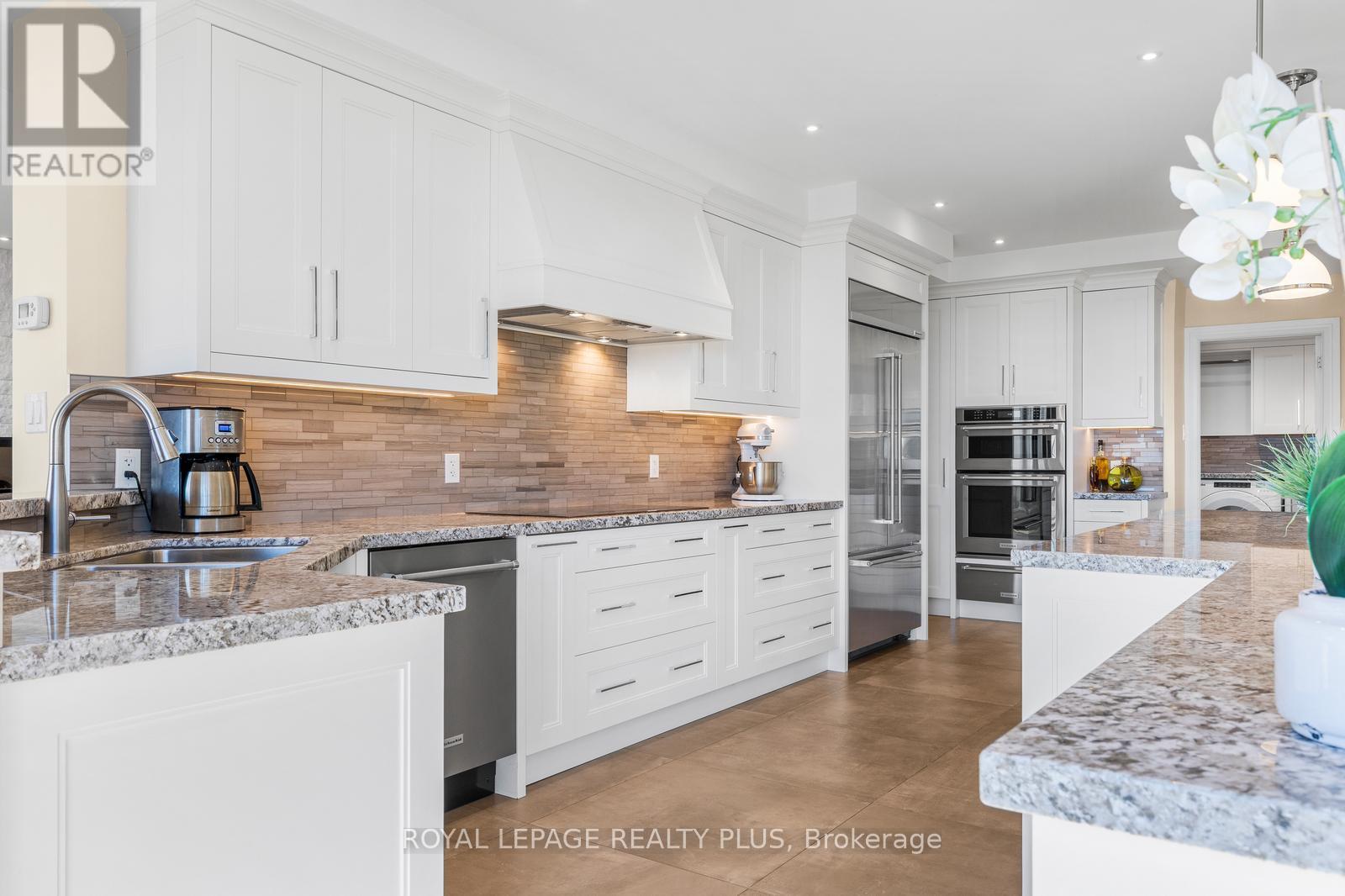 2203 - 1400 Dixie Road, Mississauga, Ontario  L5E 3E1 - Photo 11 - W13737754