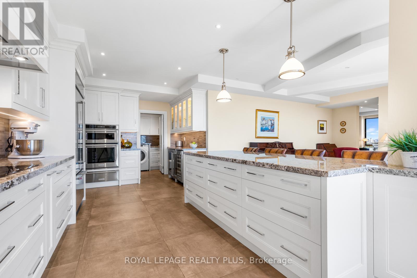 2203 - 1400 Dixie Road, Mississauga, Ontario  L5E 3E1 - Photo 12 - W13737754
