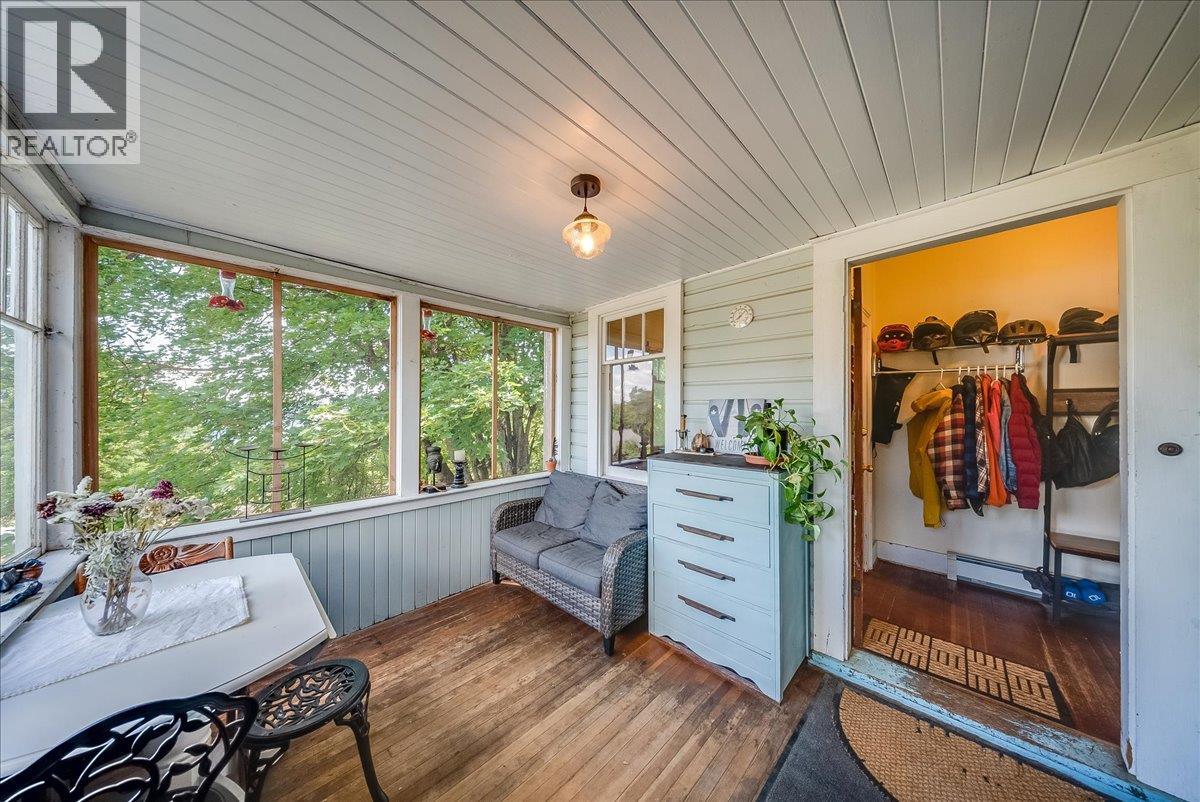 2433 First Avenue, Rossland, British Columbia  V0G 1Y0 - Photo 16 - 10399495