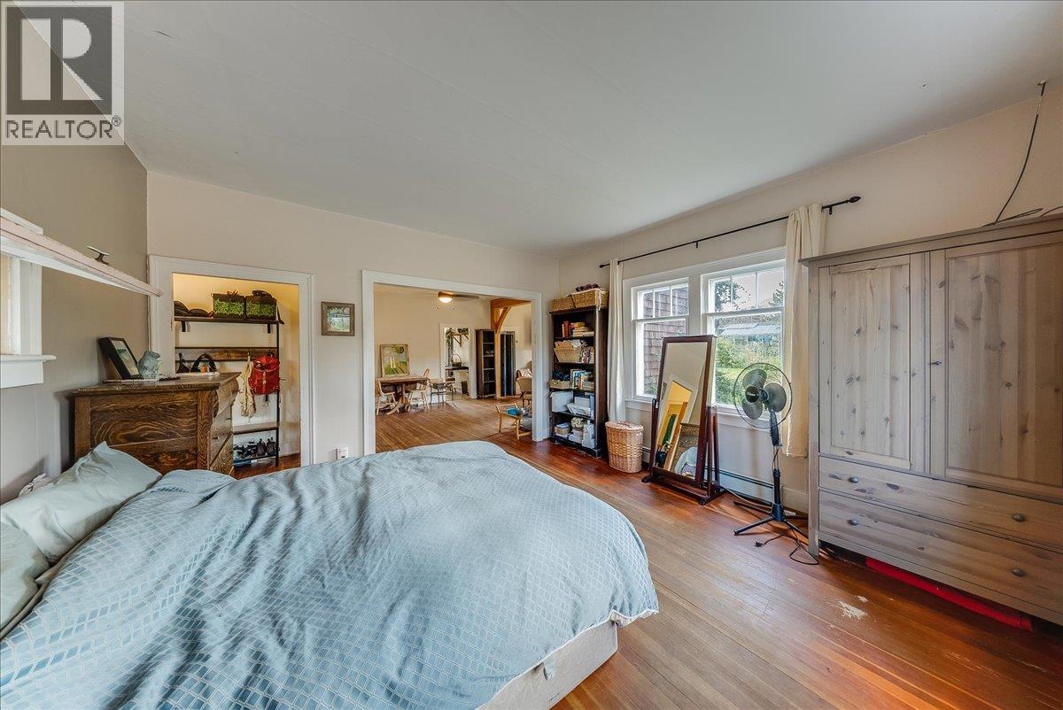 2433 First Avenue, Rossland, British Columbia  V0G 1Y0 - Photo 14 - 10399495