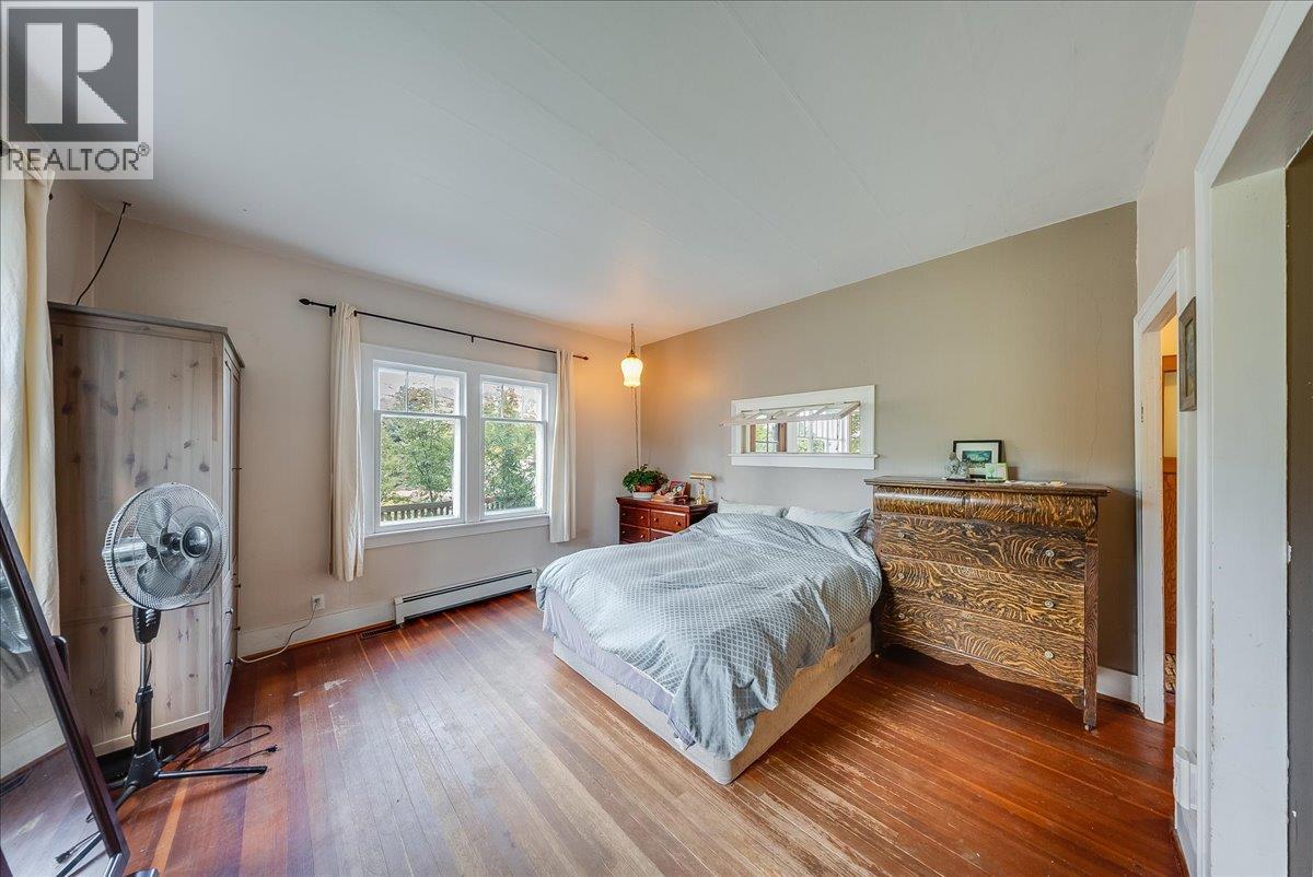 2433 First Avenue, Rossland, British Columbia  V0G 1Y0 - Photo 11 - 10399495