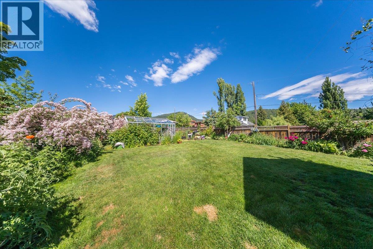 2433 First Avenue, Rossland, British Columbia  V0G 1Y0 - Photo 32 - 10399495