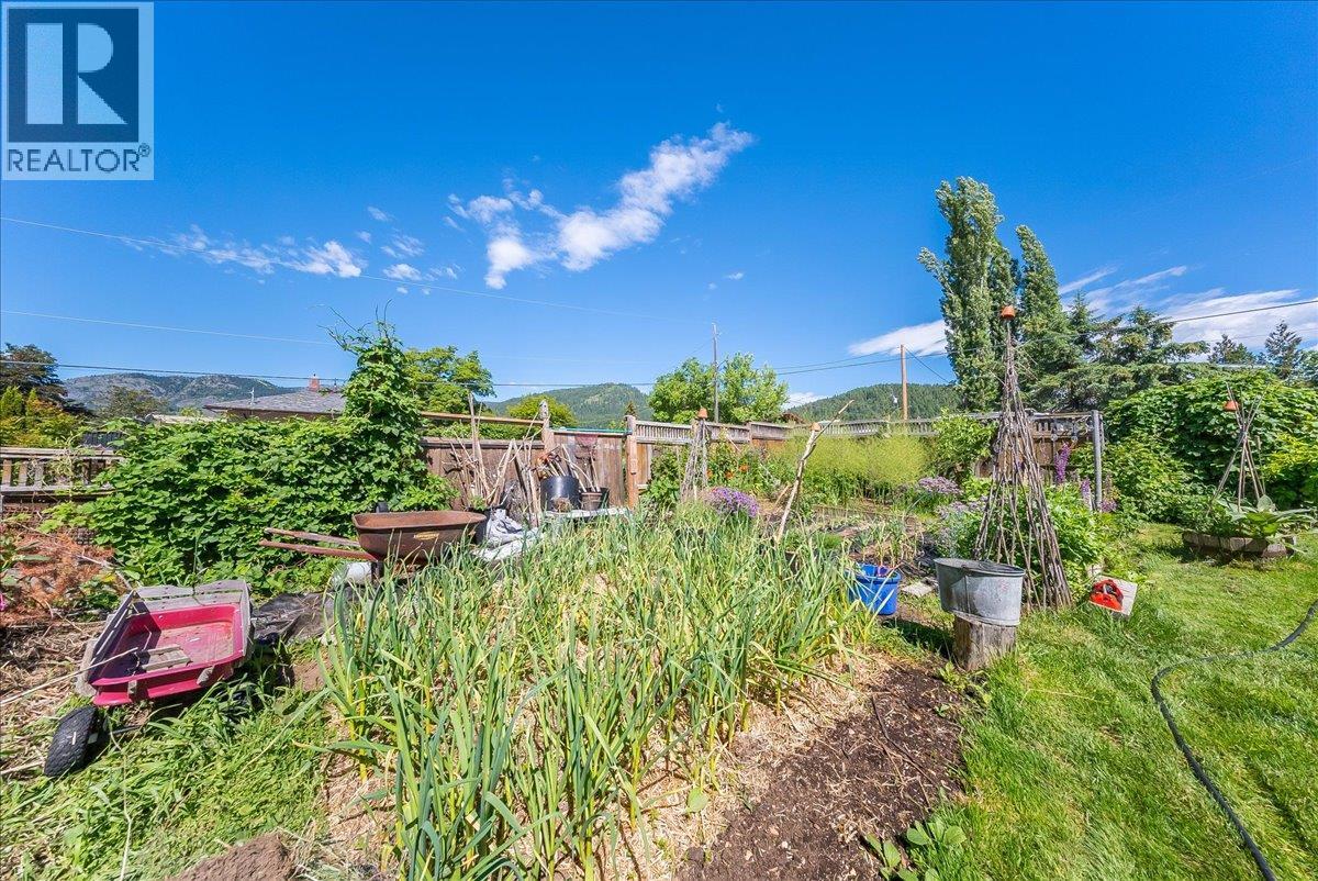 2433 First Avenue, Rossland, British Columbia  V0G 1Y0 - Photo 35 - 10399495