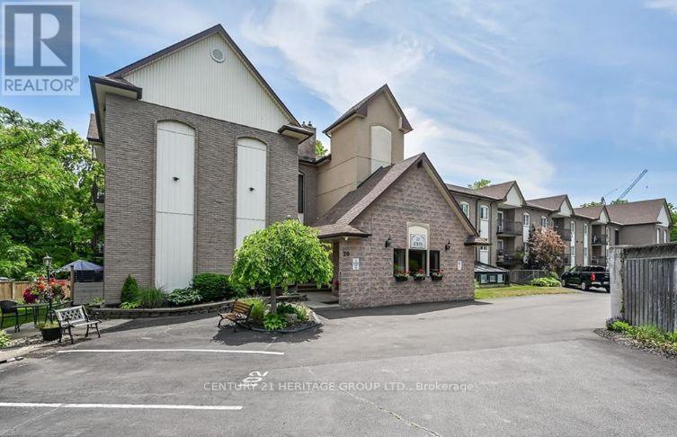 202 - 20 John Street, Grimsby, Ontario  L3M 1X5 - Photo 1 - X13737722