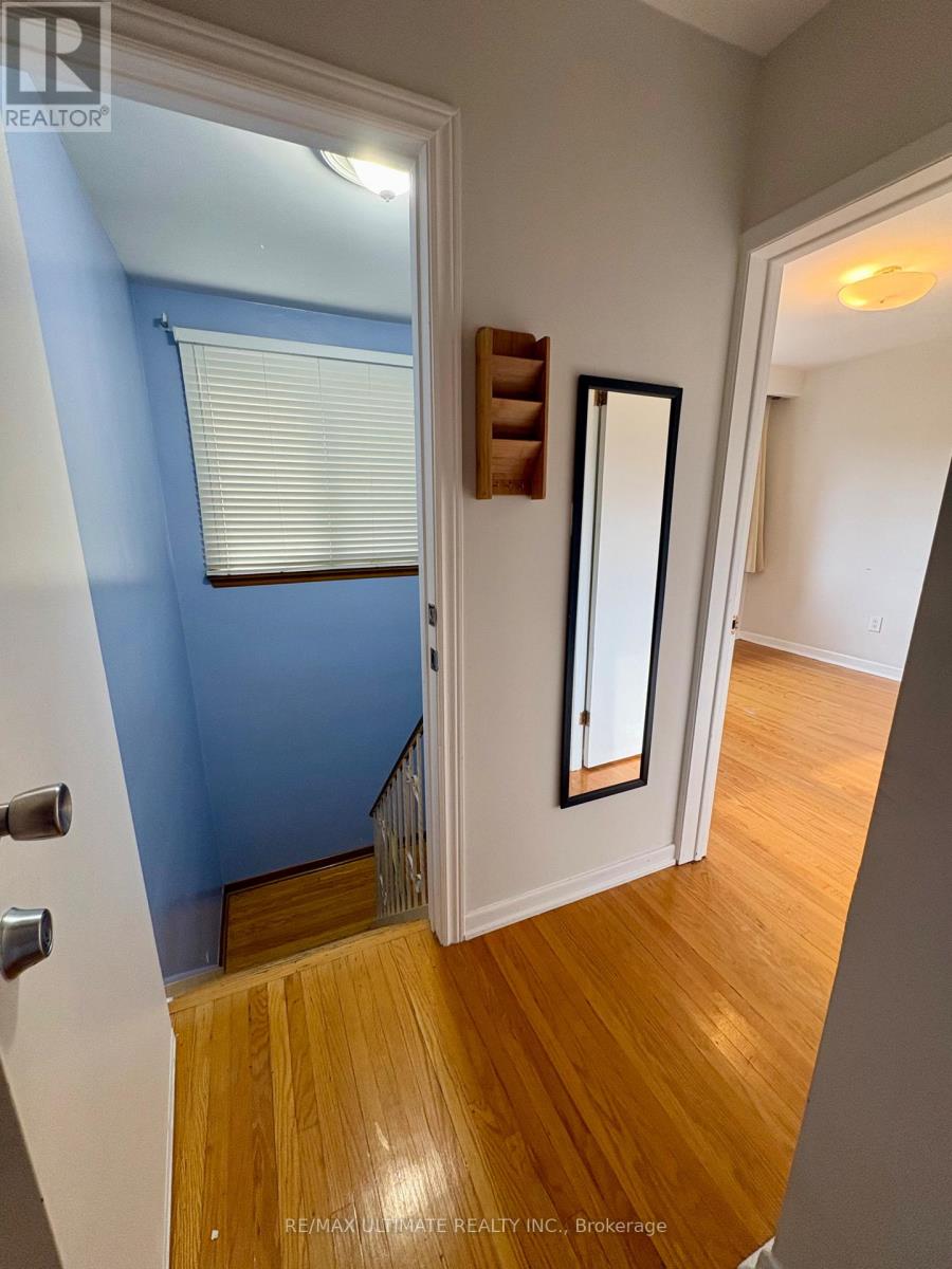 2nd Floor - 315 Harvie Avenue, Toronto, Ontario  M6E 4L2 - Photo 2 - W13736226