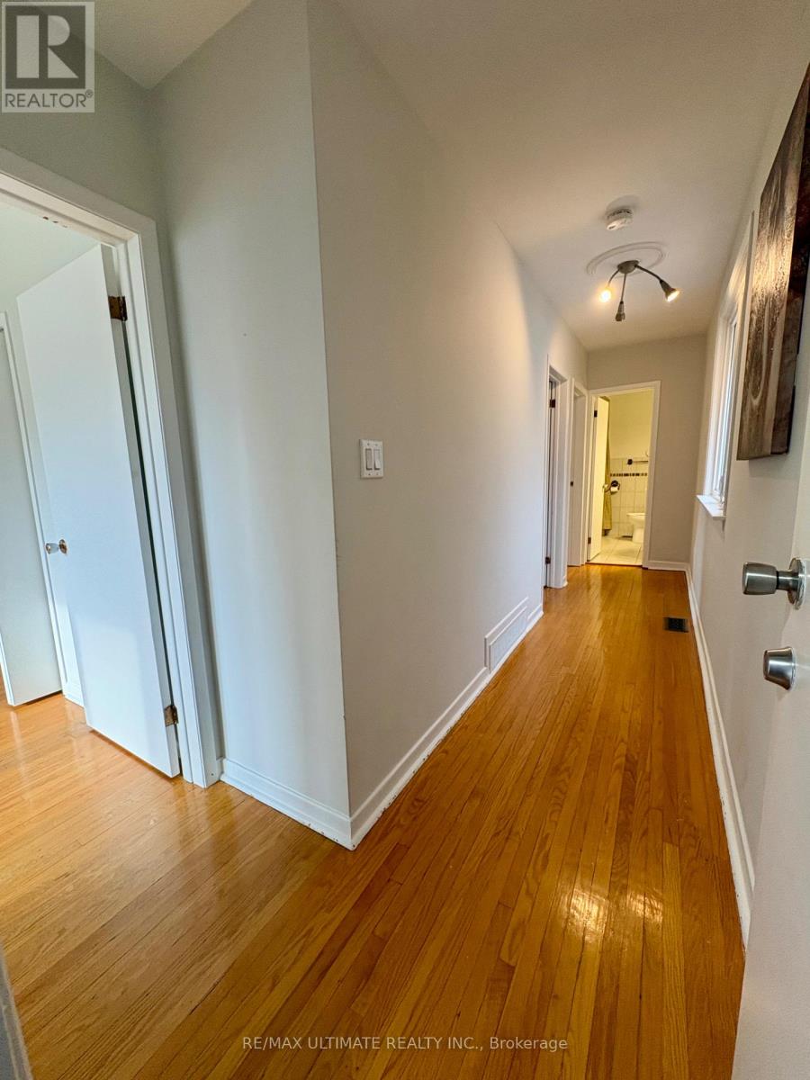 2nd Floor - 315 Harvie Avenue, Toronto, Ontario  M6E 4L2 - Photo 3 - W13736226
