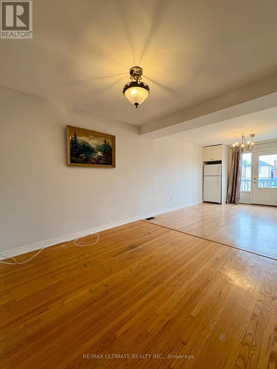 2nd Floor - 315 Harvie Avenue, Toronto, Ontario  M6E 4L2 - Photo 7 - W13736226