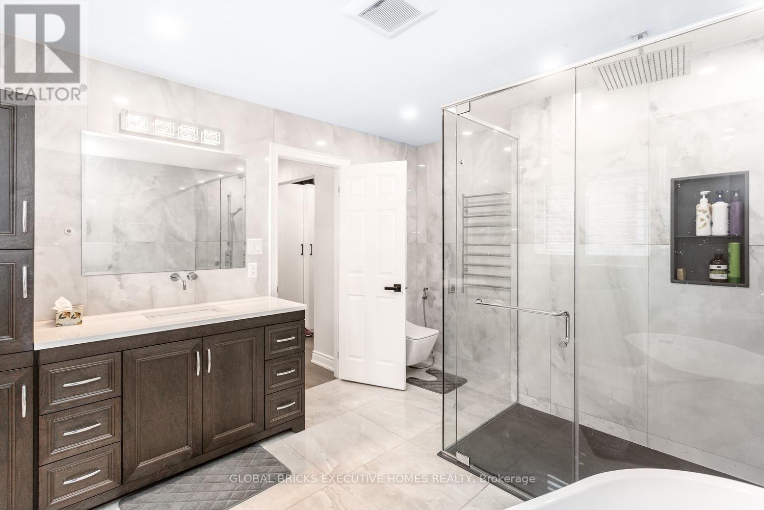 Upper - 5952 Grossbeak Drive, Mississauga, Ontario  L5N 6B3 - Photo 34 - W13736228