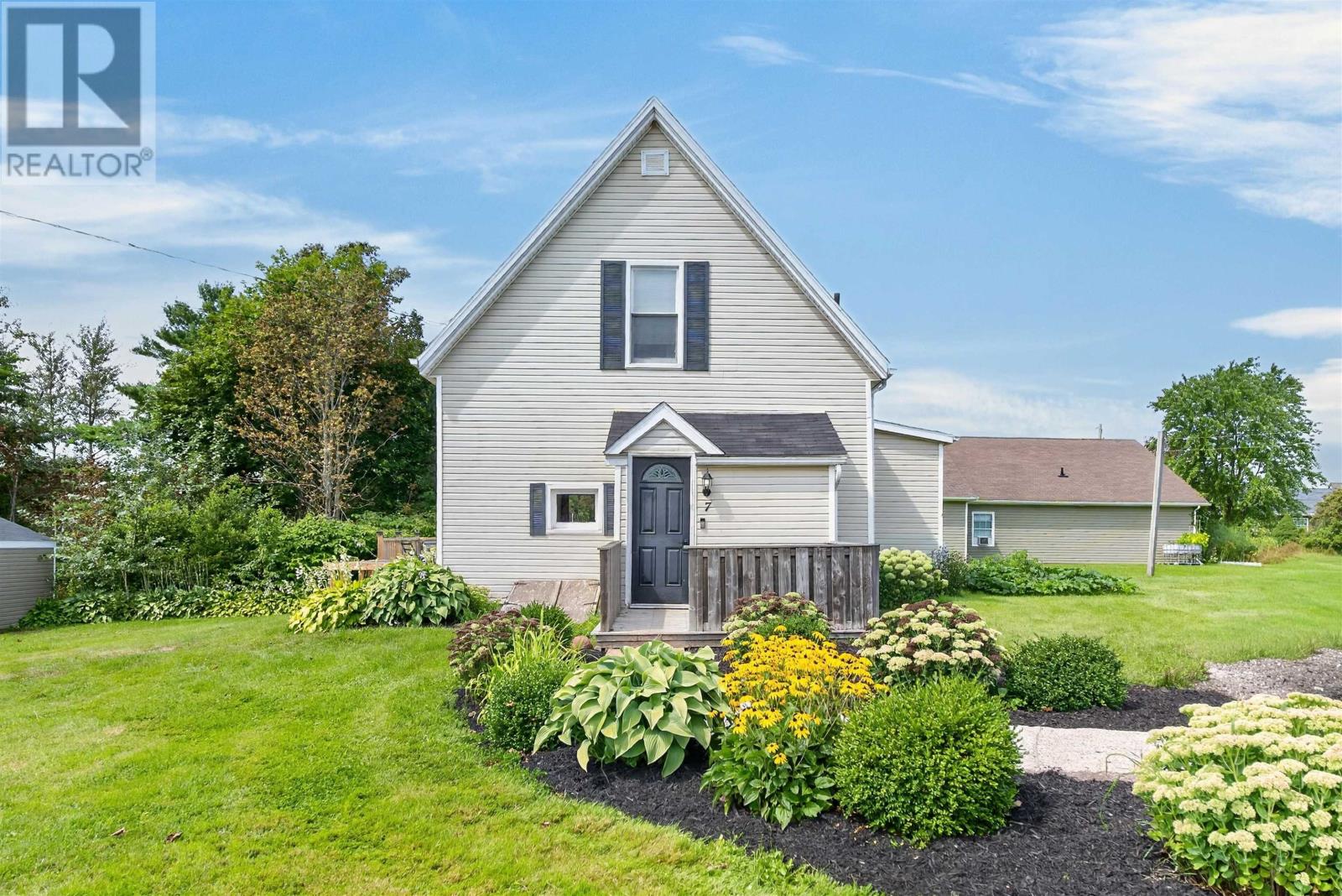 7 Macarthur Drive, Cornwall, Prince Edward Island  C0A 1H4 - Photo 1 - 202622230