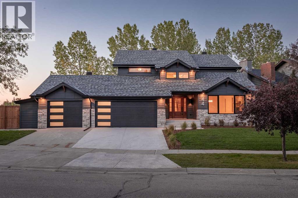 44 Canterbury Drive Sw, Calgary, Alberta  T2W 3S8 - Photo 1 - A2340312