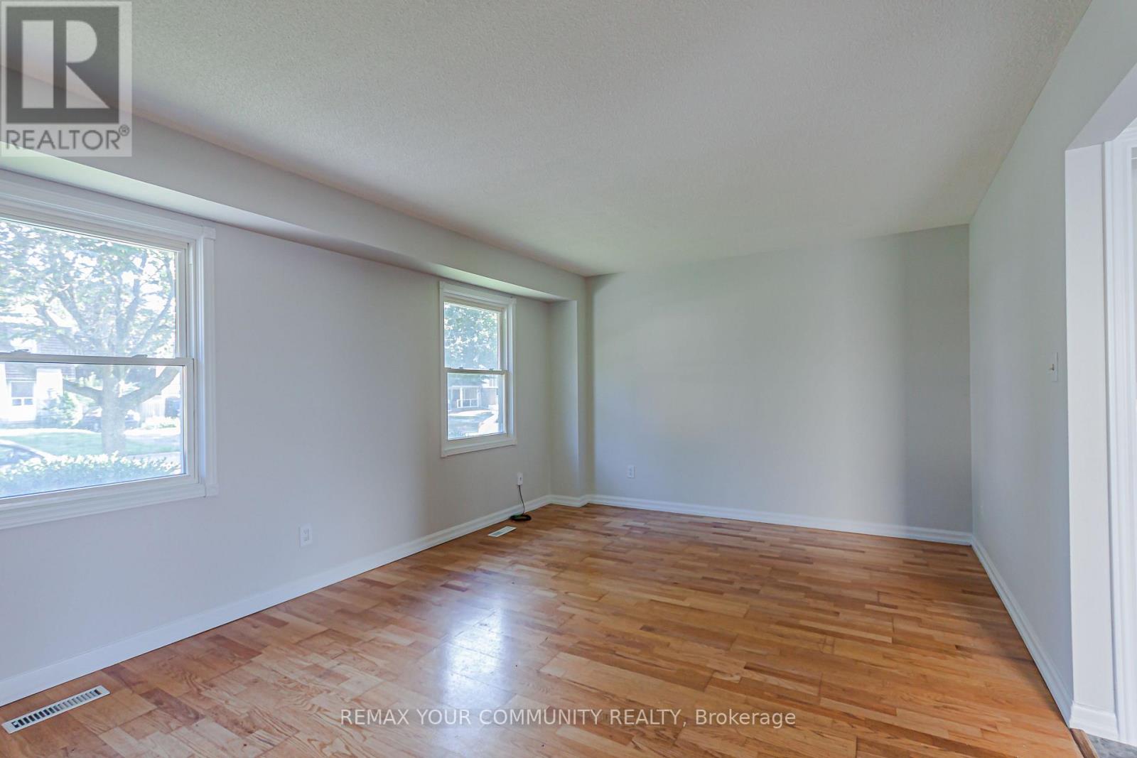 1319 Fenelon Crescent, Oshawa, Ontario  L1J 6G2 - Photo 11 - E13737810