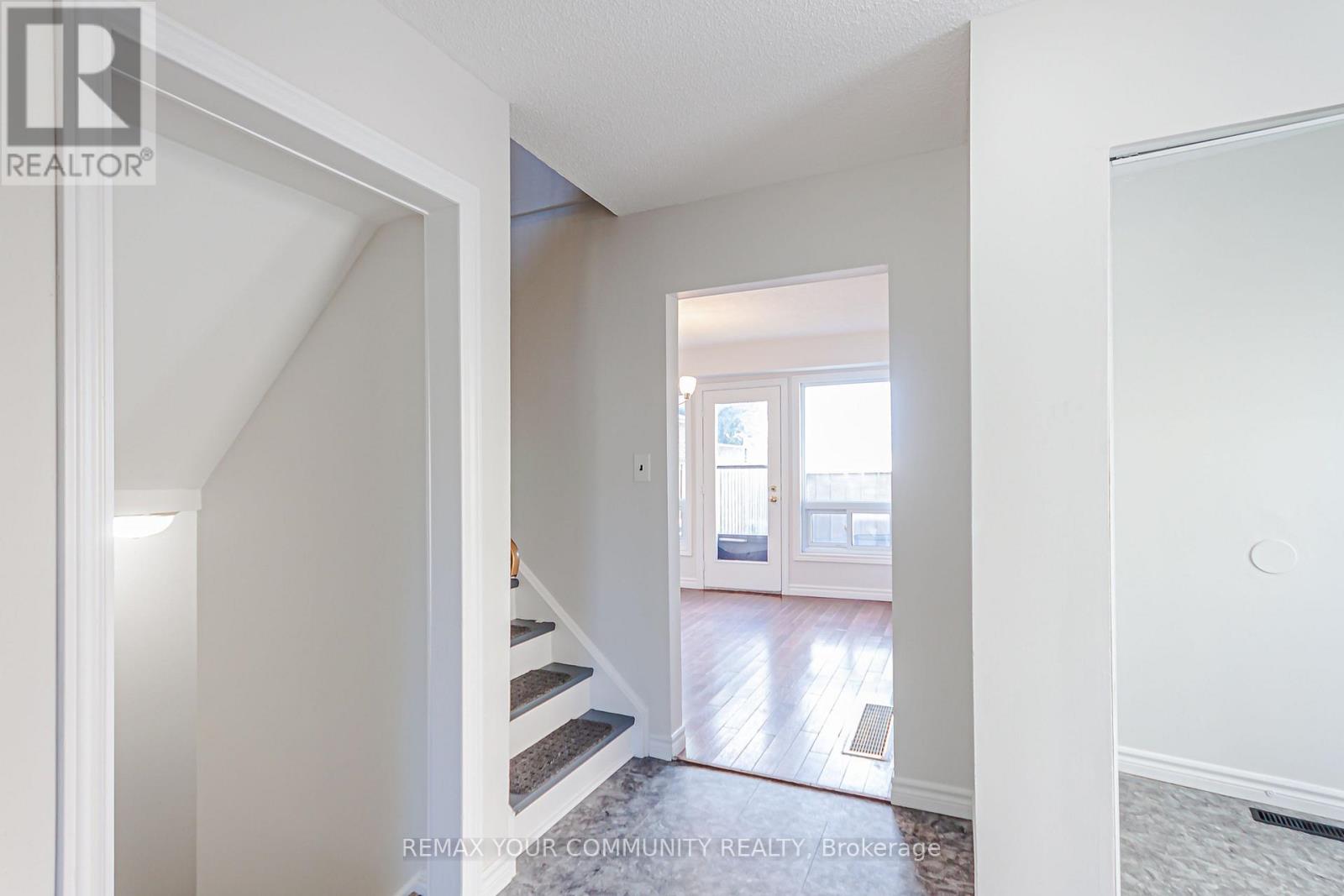 1319 Fenelon Crescent, Oshawa, Ontario  L1J 6G2 - Photo 3 - E13737810