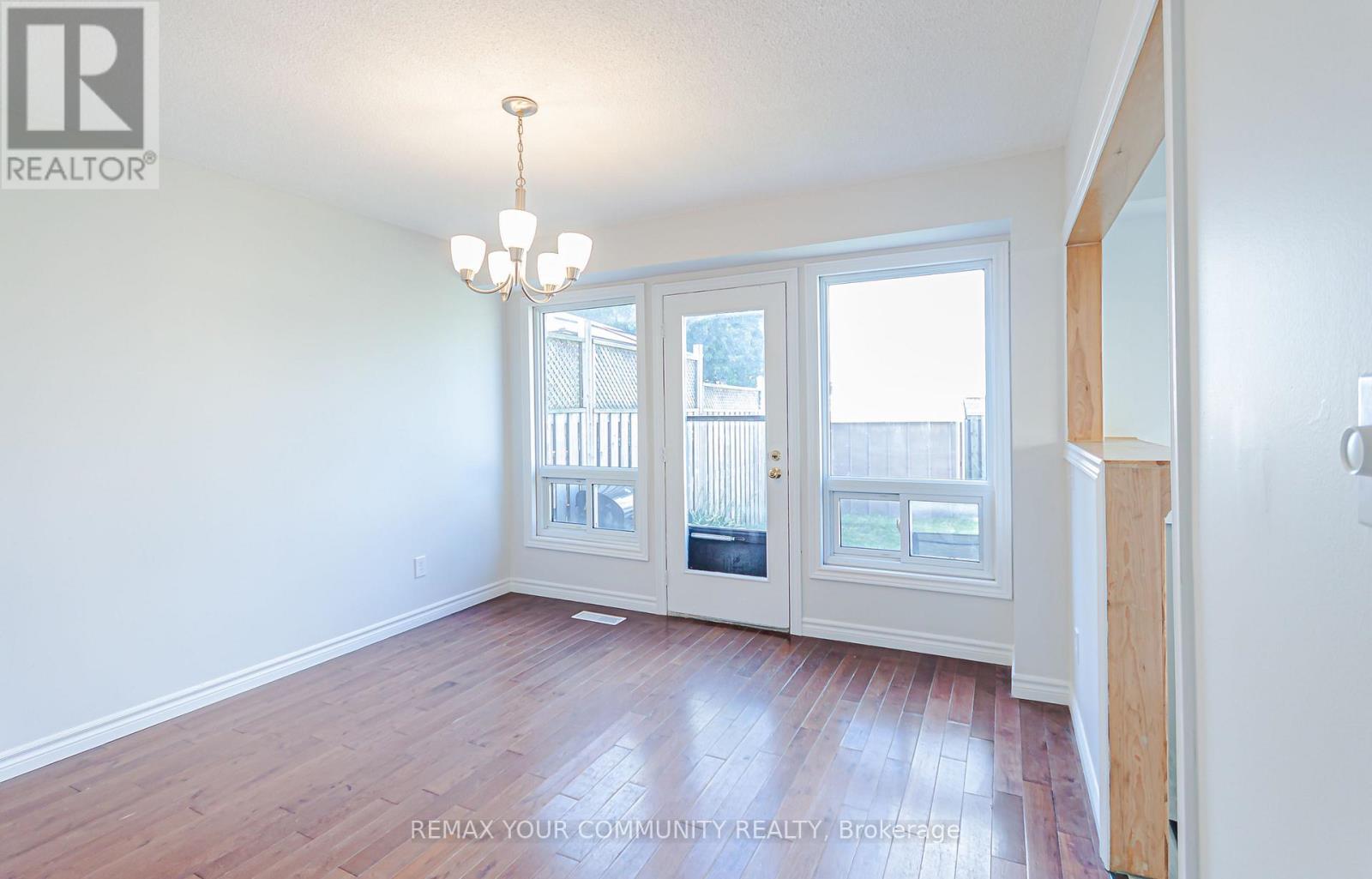 1319 Fenelon Crescent, Oshawa, Ontario  L1J 6G2 - Photo 4 - E13737810