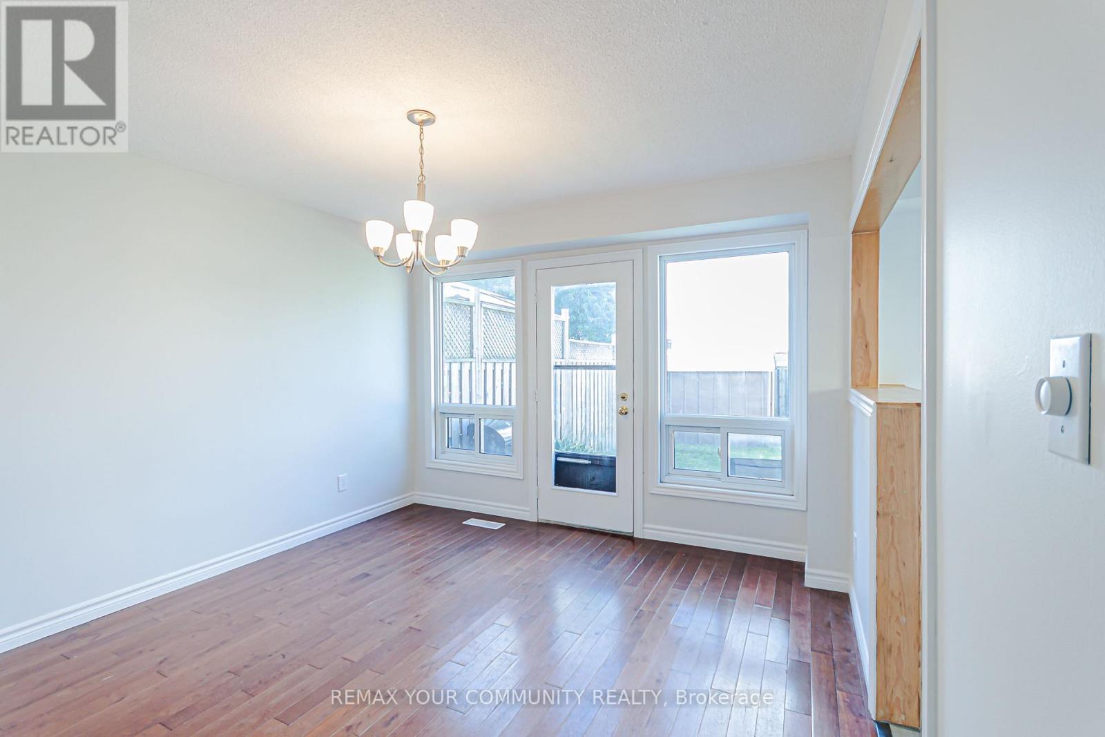1319 Fenelon Crescent, Oshawa, Ontario  L1J 6G2 - Photo 5 - E13737810