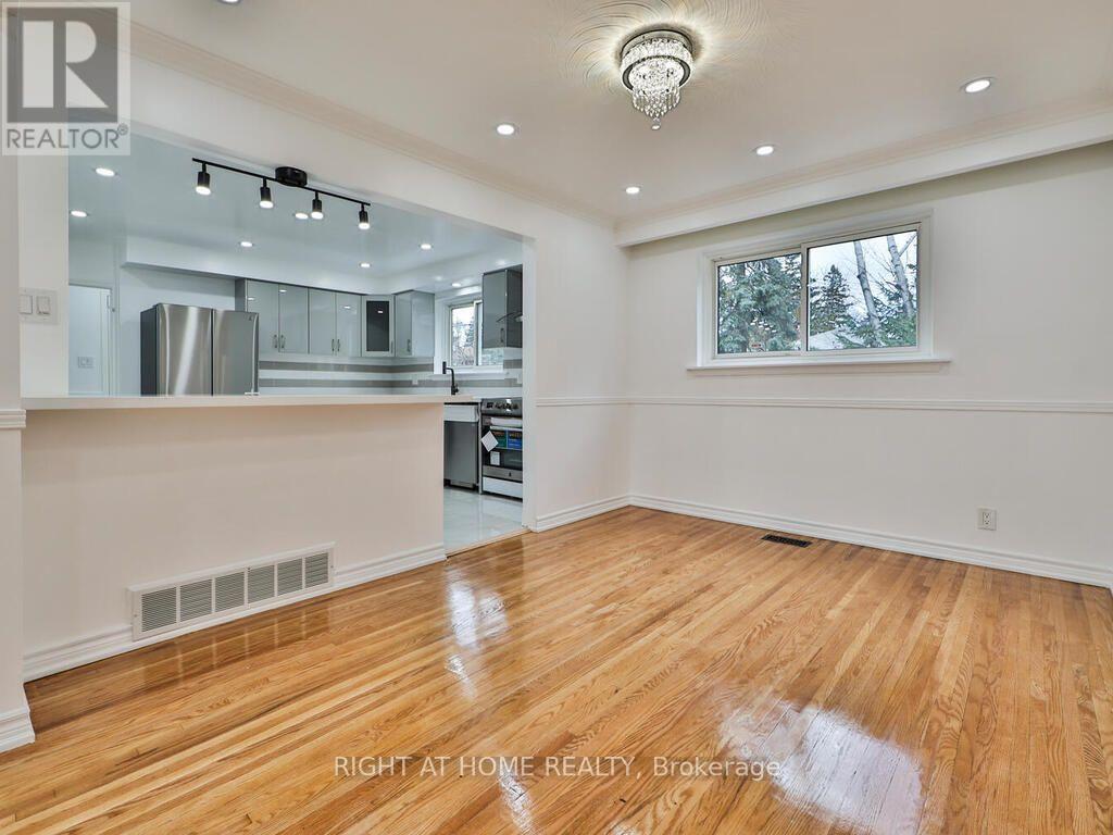 9 Allister Avenue, Toronto, Ontario  M1M 3K7 - Photo 10 - E13737924