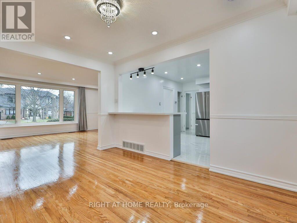 9 Allister Avenue, Toronto, Ontario  M1M 3K7 - Photo 11 - E13737924