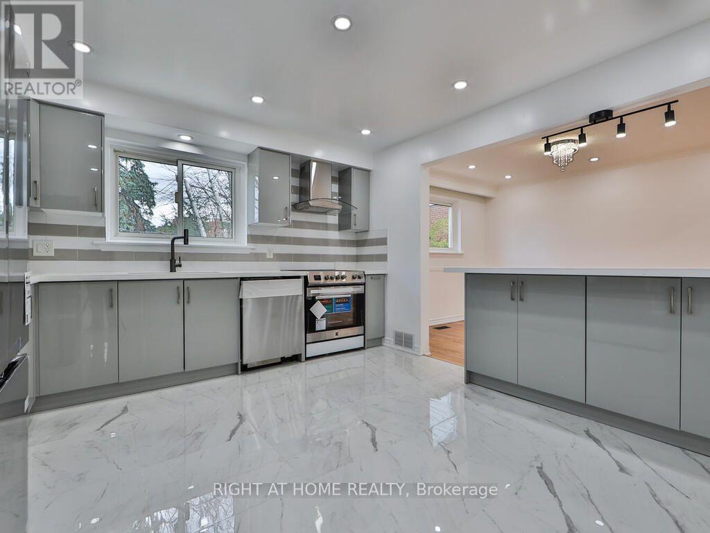 9 Allister Avenue, Toronto, Ontario  M1M 3K7 - Photo 15 - E13737924