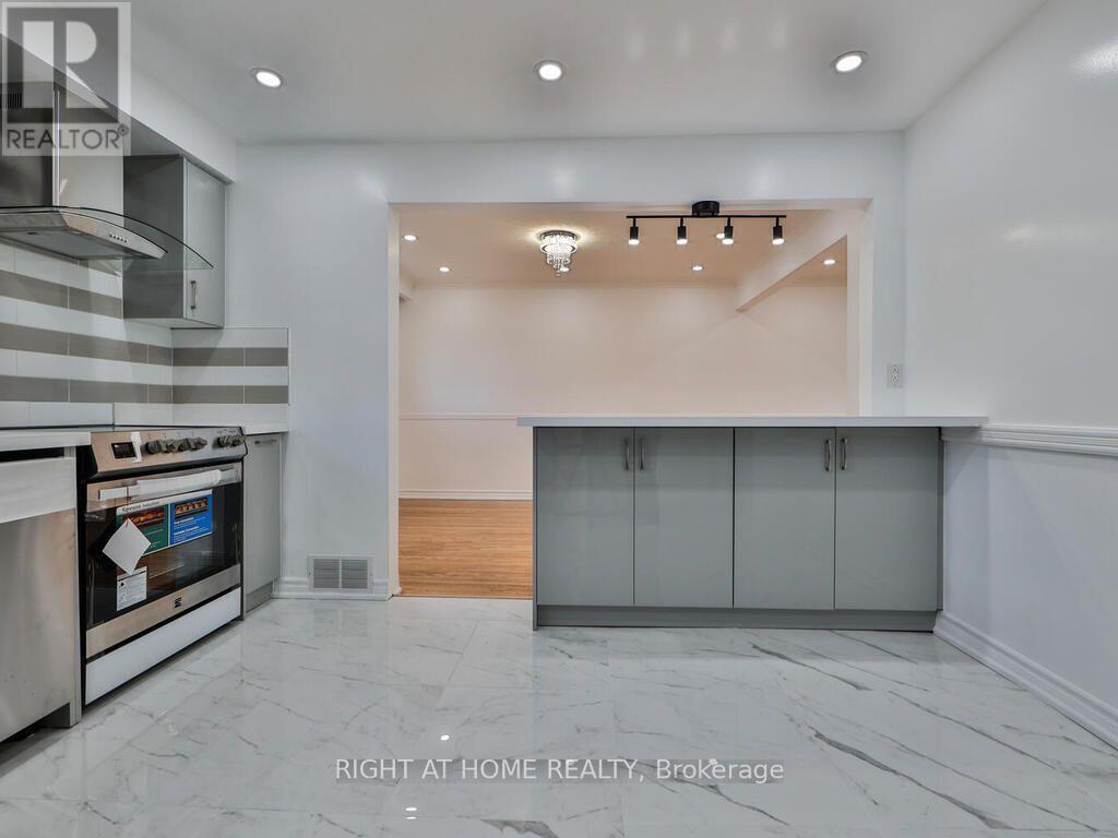 9 Allister Avenue, Toronto, Ontario  M1M 3K7 - Photo 16 - E13737924