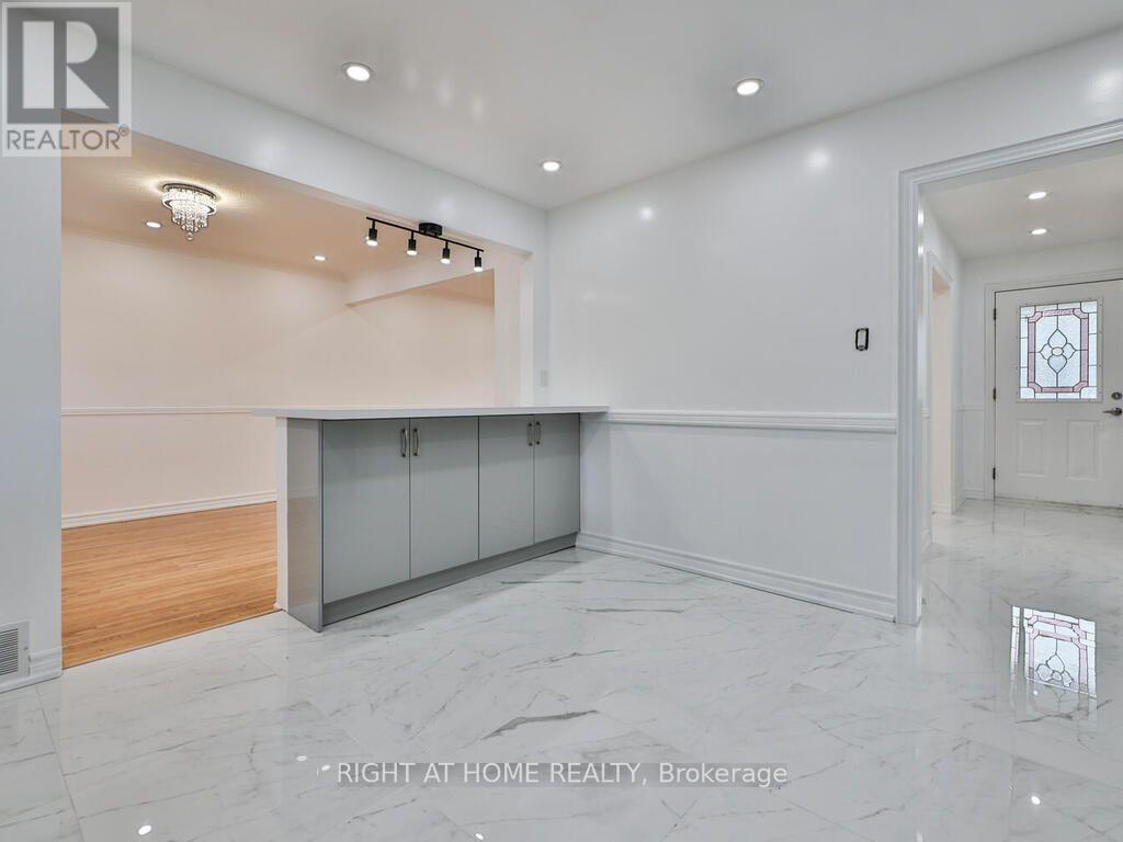 9 Allister Avenue, Toronto, Ontario  M1M 3K7 - Photo 17 - E13737924