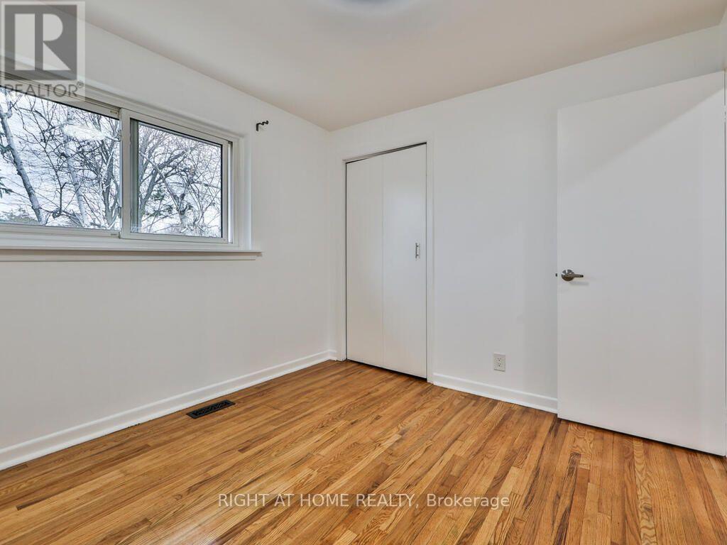 9 Allister Avenue, Toronto, Ontario  M1M 3K7 - Photo 26 - E13737924